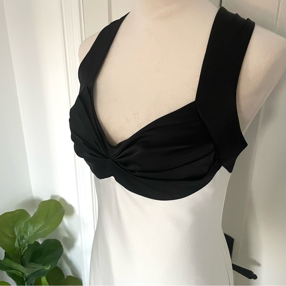 90s chic - Calvin Klein Black & White Gown - Picture 5 of 13